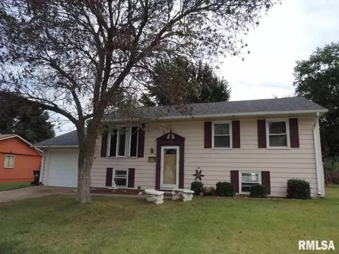 1718 Heisel Ave, Pekin, IL 61554 photo 2