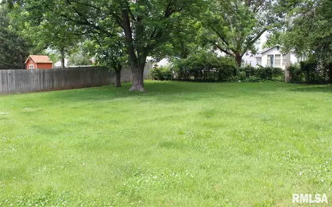 1718 Heisel Ave, Pekin, IL 61554 photo 24