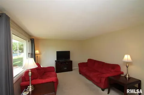 1048 Emerson St, Morton, IL 61550 photo 3