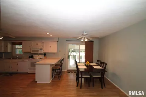 1048 Emerson St, Morton, IL 61550 photo 5