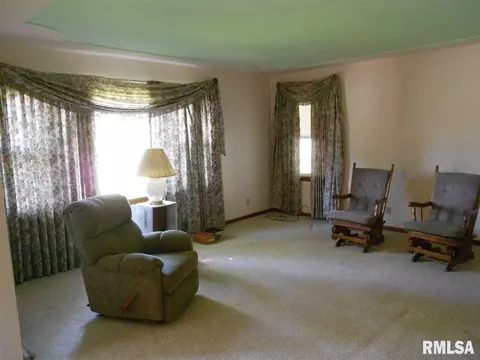 725 N Main St, Eureka, IL 61530 photo 13