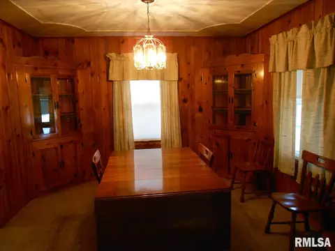 725 N Main St, Eureka, IL 61530 photo 5