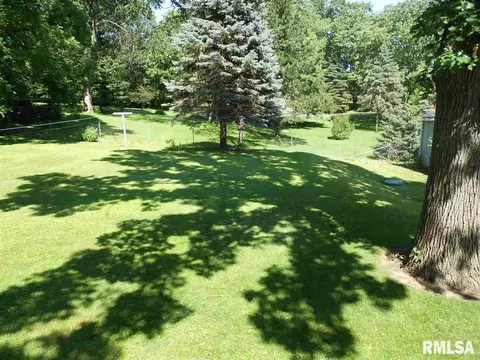 725 N Main St, Eureka, IL 61530 photo 15