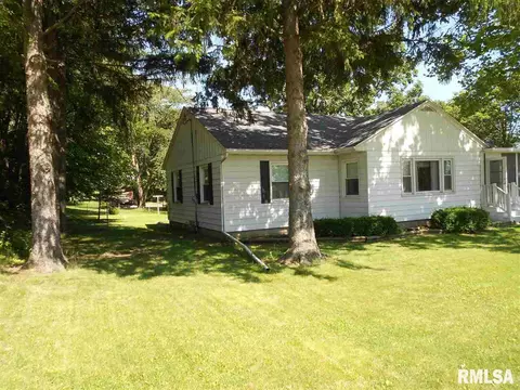 725 N Main St, Eureka, IL 61530 photo 3