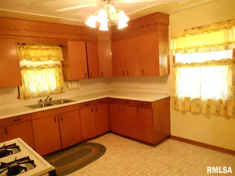 725 N Main St, Eureka, IL 61530 photo 11