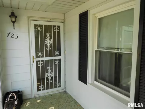 725 N Main St, Eureka, IL 61530 photo 14