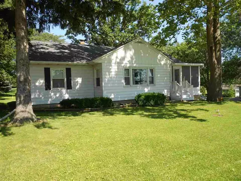 725 N Main St, Eureka, IL 61530 photo 1