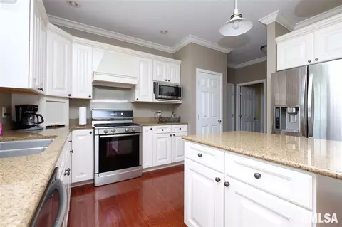 8023 W Thorngate Dr, Mapleton, IL 61547 photo 2