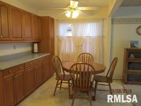 209 Gloria, Eureka, IL 61530 photo 4