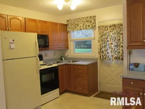 209 Gloria, Eureka, IL 61530 photo 5