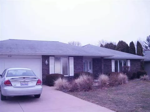 218 Pinecrest, Macomb, IL 61455 photo 1