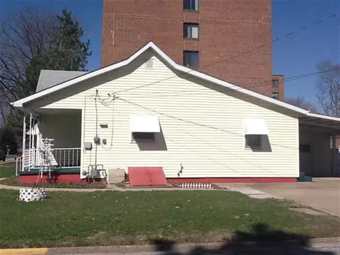 928 E Jefferson, Macomb, IL 61455 photo 2
