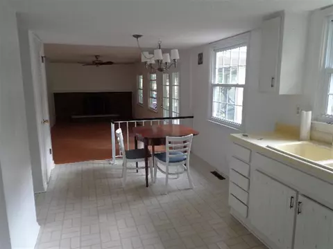 215 E Grant, Macomb, IL 61455 photo 8