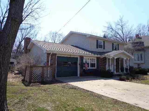 215 E Grant, Macomb, IL 61455 photo 2