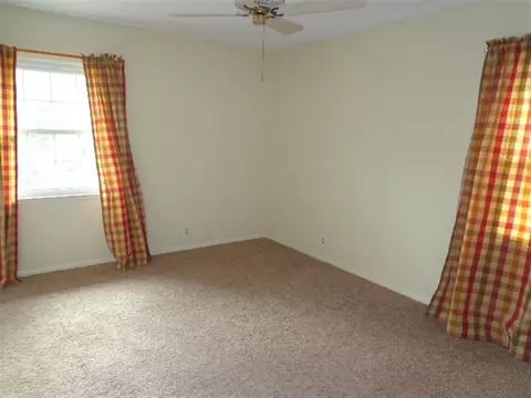 215 E Grant, Macomb, IL 61455 photo 13