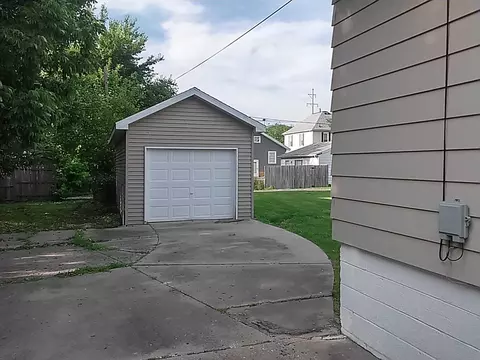 723 E Thrush Ave, Peoria, IL 61603 photo 6