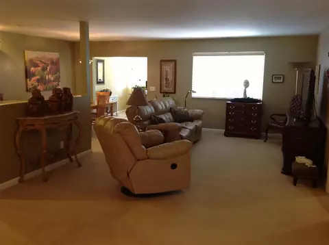 323 Pinecrest Dr, Macomb, IL 61455 photo 3