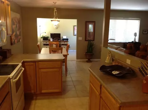 323 Pinecrest Dr, Macomb, IL 61455 photo 8