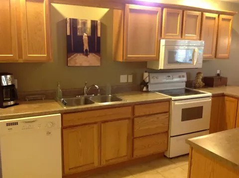 323 Pinecrest Dr, Macomb, IL 61455 photo 7