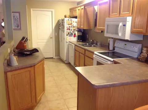 323 Pinecrest Dr, Macomb, IL 61455 photo 6