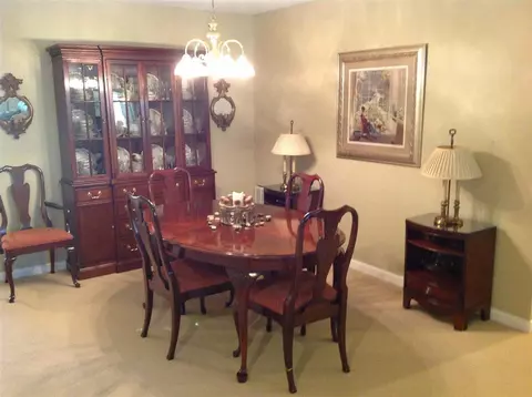 323 Pinecrest Dr, Macomb, IL 61455 photo 9