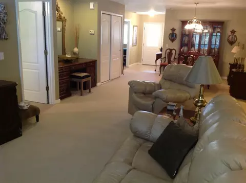 323 Pinecrest Dr, Macomb, IL 61455 photo 4