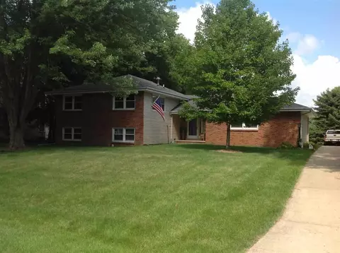 119 Doe Run, Macomb, IL 61455 photo 2