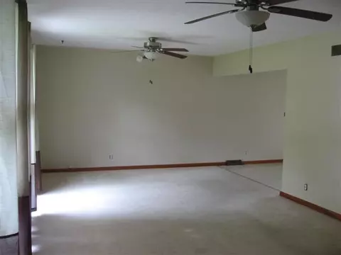 1124 Bobby Ave, Macomb, IL 61455 photo 2
