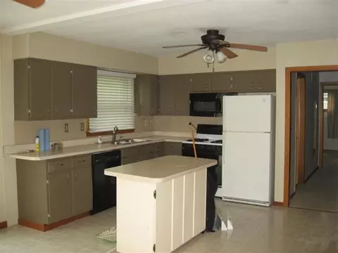 1124 Bobby Ave, Macomb, IL 61455 photo 4