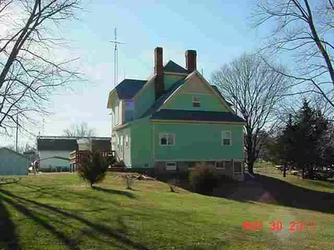 400 E Grove St, Table Grove, IL 61482 photo 4