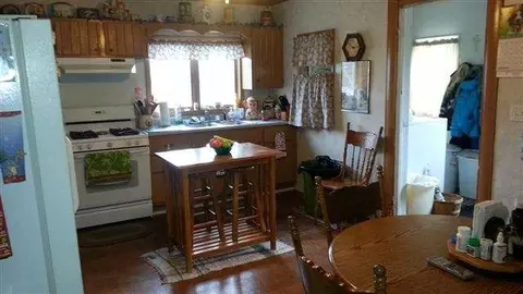 400 E Grove St, Table Grove, IL 61482 photo 8