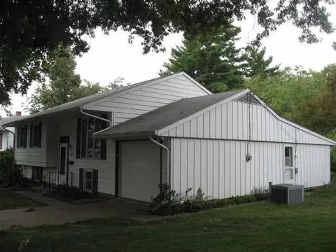 438 Summers Dr, Macomb, IL 61455 photo 3