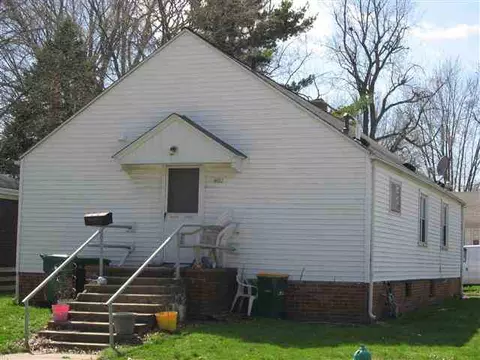 402 S Johnson St, Macomb, IL 61455 photo 2