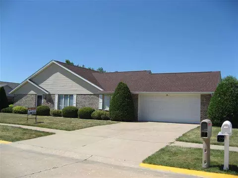 230 Scotch Pine Dr, Macomb, IL 61455 photo 2