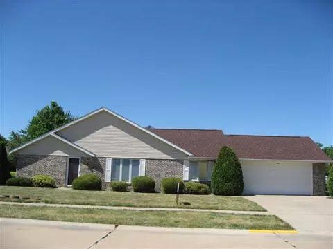 230 Scotch Pine Dr, Macomb, IL 61455 photo 1