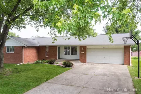 120 Pieper Cir, Delavan, IL 61734 photo 1