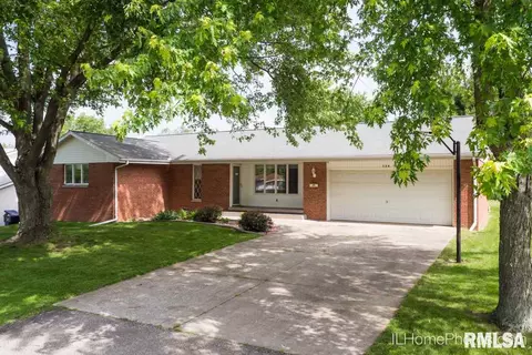 120 Pieper Cir, Delavan, IL 61734 photo 2