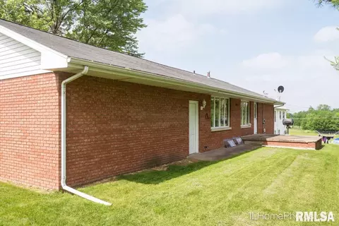 120 Pieper Cir, Delavan, IL 61734 photo 4