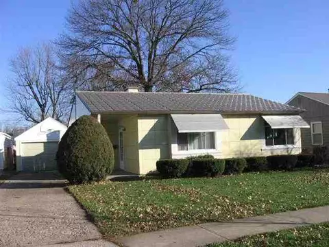 309 S Edwards Rd, Macomb, IL 61455 photo 2