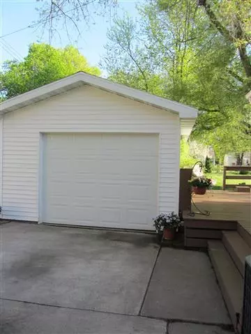 323 W Mcdonough St, Macomb, IL 61455 photo 3