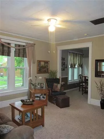 323 W Mcdonough St, Macomb, IL 61455 photo 8