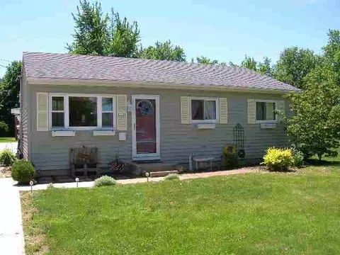 1021 E Ash St, Macomb, IL 61455 photo 1
