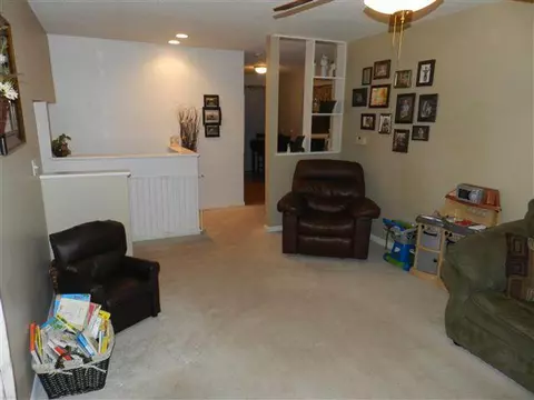 112 Doe Run, Macomb, IL 61455 photo 2