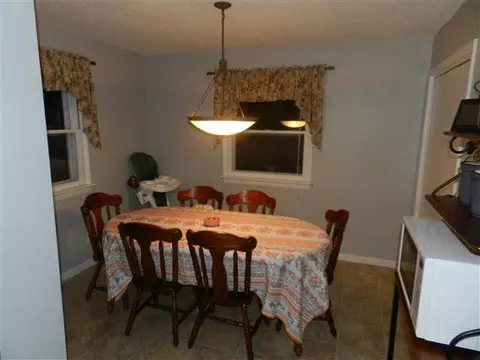 112 Doe Run, Macomb, IL 61455 photo 4