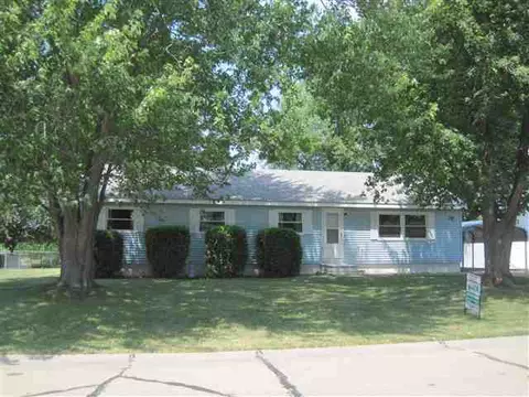 124 James Dr, Macomb, IL 61455 photo 1