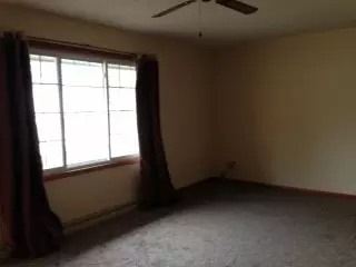 712 S Albert St, Macomb, IL 61455 photo 2