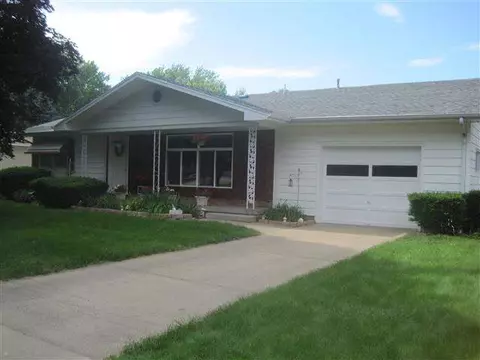 1112 Bobby Ave, Macomb, IL 61455 photo 2