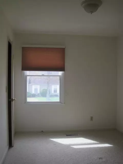 155 Arlington Dr, Macomb, IL 61455 photo 7