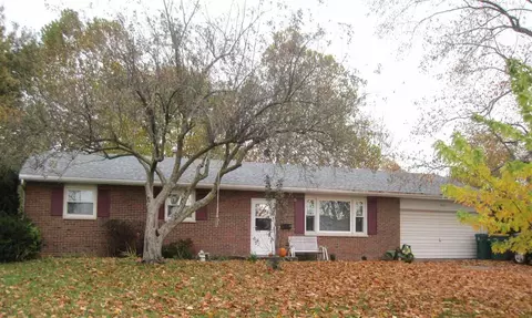 925 Jamie Ln, Macomb, IL 61455 photo 1