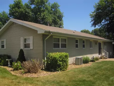 1297 Rebecca Ln, Macomb, IL 61455 photo 3